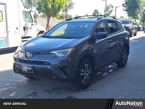 Used 2016 Toyota RAV4 LE image 1