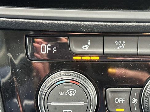 Used 2024 Volkswagen Jetta SE image 28