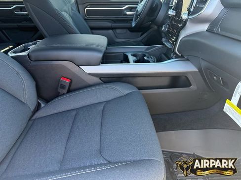 New 2026 RAM 1500 4x4 Crew Cab image 29