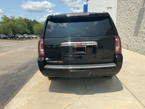 Used 2018 GMC Yukon XL Denali w/ Denali Ultimate Package AWD/4WD image 13