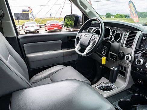 Used 2017 Toyota Sequoia SR5 w/ Premium Package RWD image 19