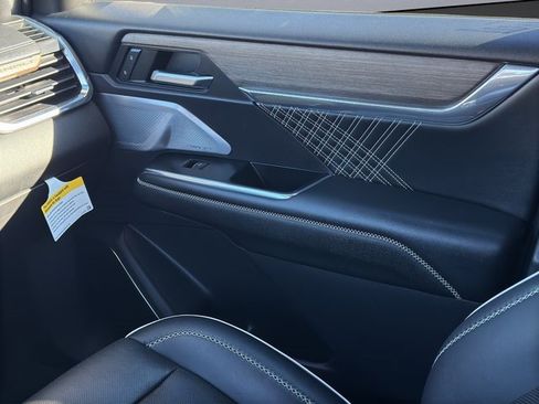 Certified 2024 GMC Acadia Denali w/ Super Cruise Package image 25