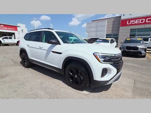 Used 2024 Volkswagen Atlas Peak Edition SE AWD/4WD image 38