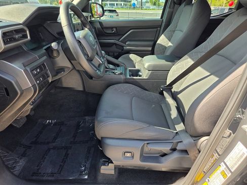 Used 2025 Toyota Tacoma SR5 AWD/4WD image 5