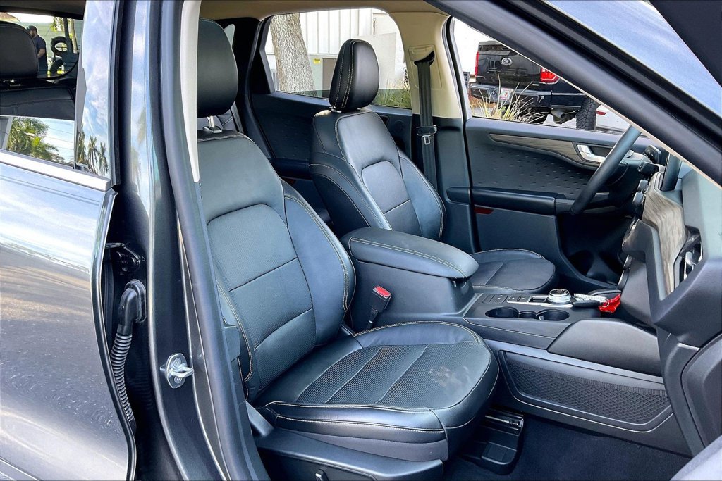 Used 2020 Ford Escape Titanium FWD image 22