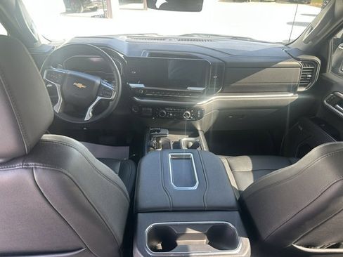 Used 2022 Chevrolet Silverado 1500 LTZ AWD/4WD image 17