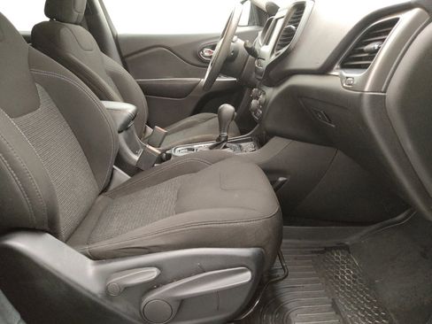 Used 2019 Jeep Cherokee Latitude w/ Popular Appearance Group FWD image 21