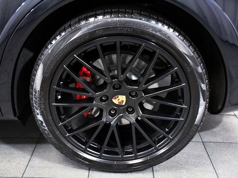 Used 2023 Porsche Cayenne GTS image 8