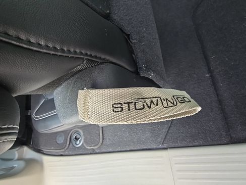 Used 2024 Chrysler Pacifica Touring-L FWD image 38