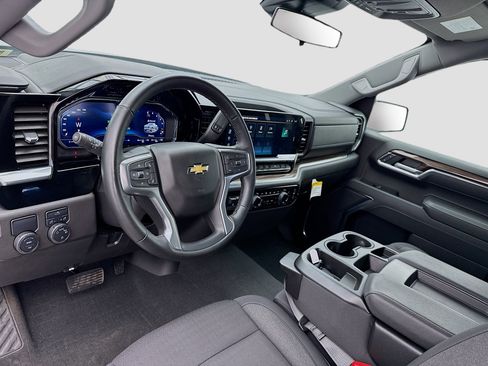 Used 2025 Chevrolet Silverado 1500 LT image 7