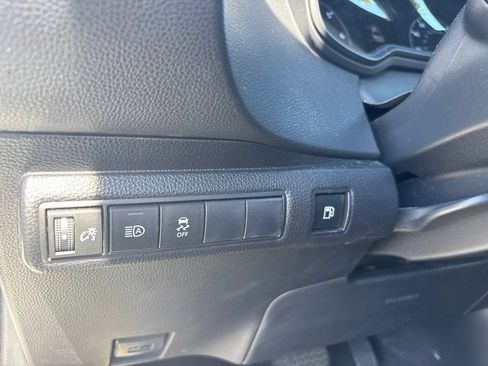Used 2023 Toyota Corolla SE w/ SE Package FWD image 18