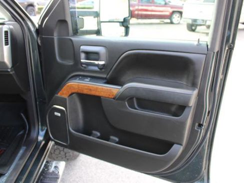 Used 2017 Chevrolet Silverado 2500 High Country w/ Duramax Plus Package image 38