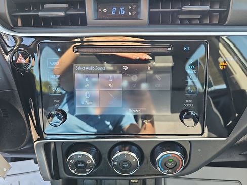 Used 2019 Toyota Corolla L FWD image 25