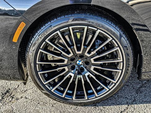 Used 2025 BMW 740i xDrive image 7