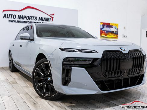 Used 2023 BMW 740i w/ Parking Assistance Package RWD image 27