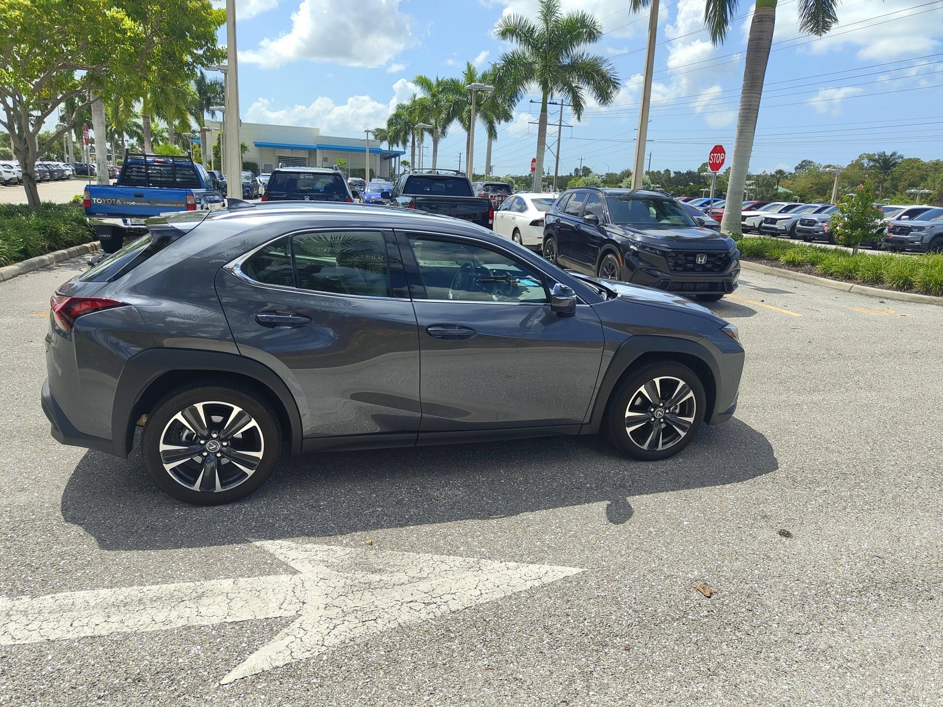 Used 2025 Lexus UX 300h FWD w/ Accessory Package (Z2) image 6