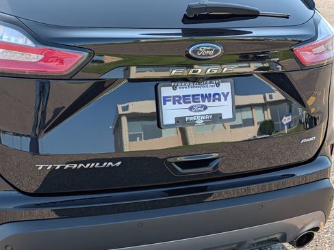 Used 2023 Ford Edge Titanium AWD/4WD image 12