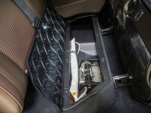 Used 2017 Toyota Tacoma Limited w/ Tow Package image 40