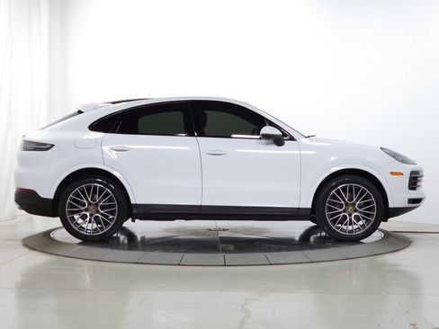 Used 2020 Porsche Cayenne AWD/4WD image 12