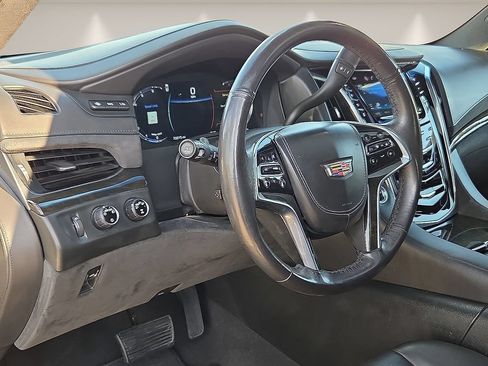 Used 2018 Cadillac Escalade Platinum AWD/4WD image 15