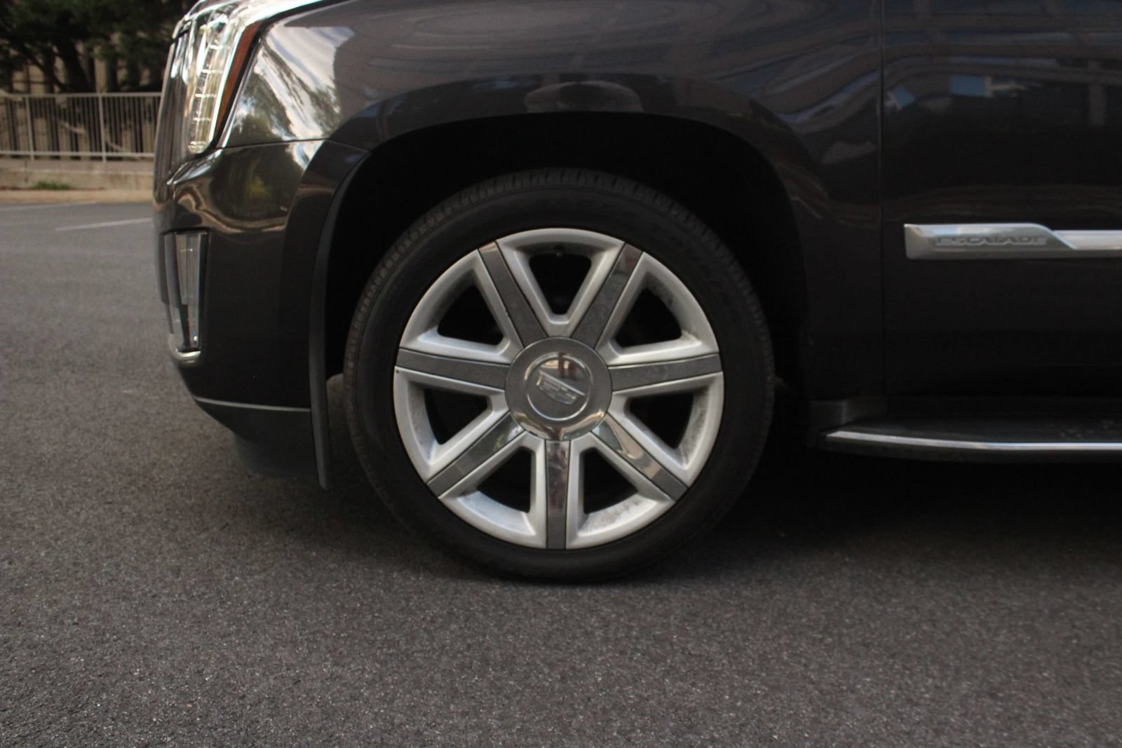 Used 2016 Cadillac Escalade Luxury AWD/4WD image 11