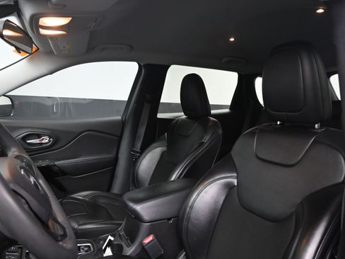 Used 2020 Jeep Cherokee Altitude image 16