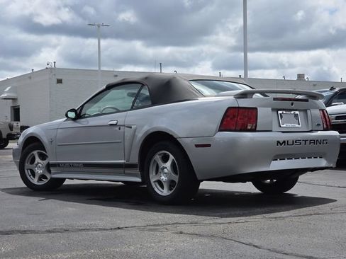 Used 2003 Ford Mustang Convertible RWD image 8