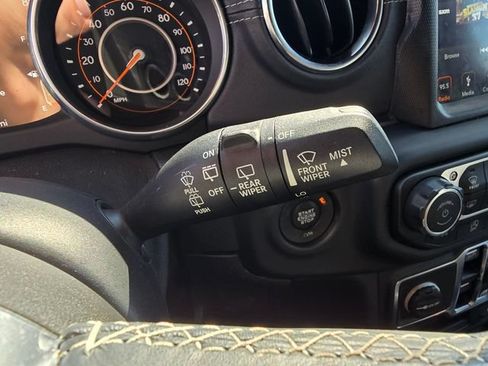 Used 2019 Jeep Wrangler Unlimited Sahara w/ Dual Top Group AWD/4WD image 16