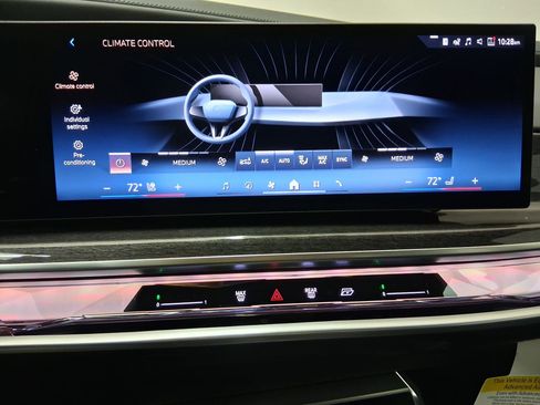 New 2026 BMW 750e xDrive w/ Premium Package AWD/4WD image 24