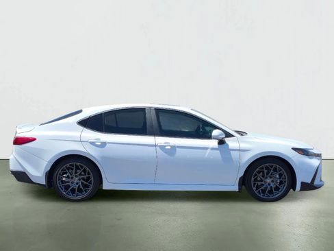 Used 2026 Toyota Camry SE w/ Multimedia Upgrade Package image 5