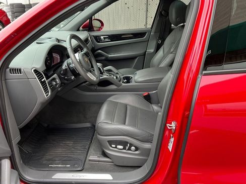 Used 2021 Porsche Cayenne image 17