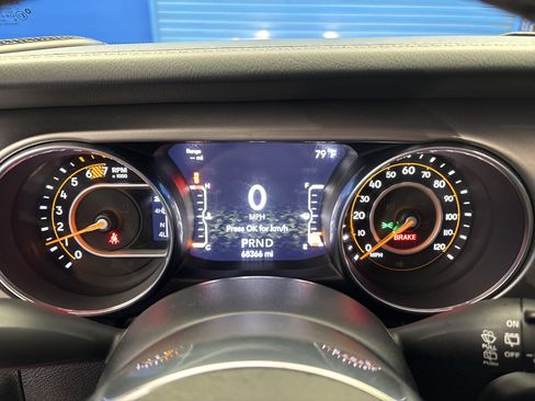 Used 2020 Jeep Wrangler Unlimited Sahara AWD/4WD image 16