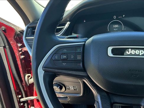 Used 2022 Jeep Grand Cherokee Limited AWD/4WD image 10