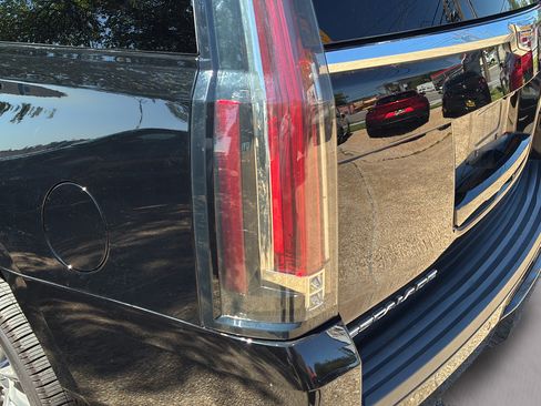 Used 2020 Cadillac Escalade Premium Luxury AWD/4WD image 42