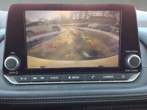 Used 2022 Nissan Rogue SV image 17