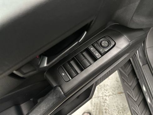 Used 2025 Toyota Tacoma SR5 image 18