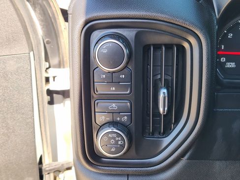 Used 2020 Chevrolet Silverado 2500 Custom w/ Custom Value Package image 25