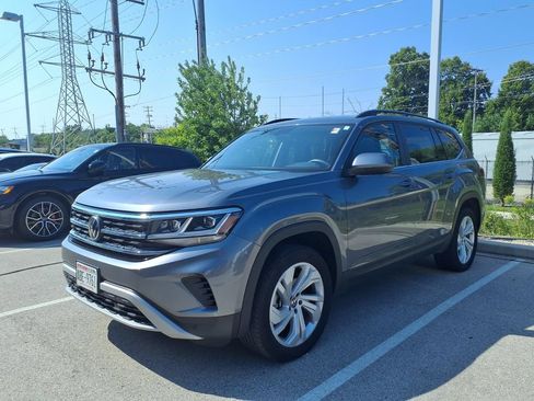 Used 2023 Volkswagen Atlas SE w/ Panoramic Sunroof Package AWD/4WD image 3