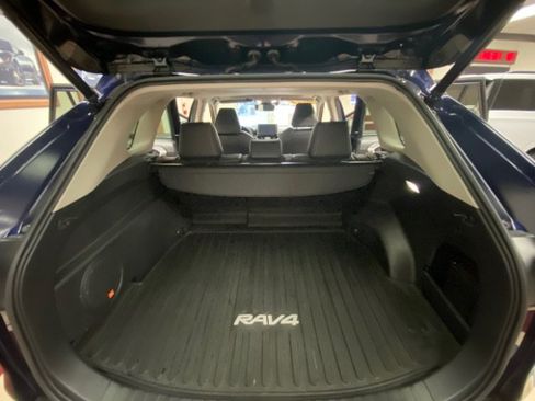 Used 2022 Toyota RAV4 XLE Premium AWD/4WD image 7