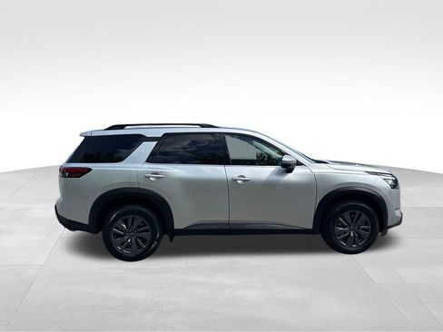 Used 2023 Nissan Pathfinder SV AWD/4WD image 7