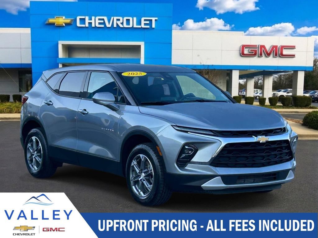 Used 2025 Chevrolet Blazer LT FWD image 1