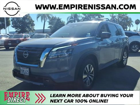 Used 2022 Nissan Pathfinder SL FWD image 1