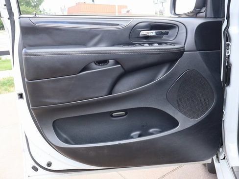 Used 2015 Dodge Grand Caravan SE FWD image 38