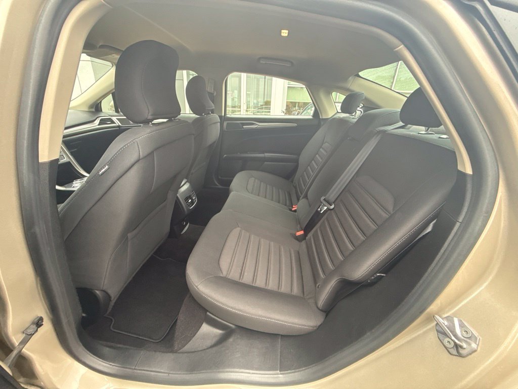 Used 2019 Ford Fusion SE FWD image 28