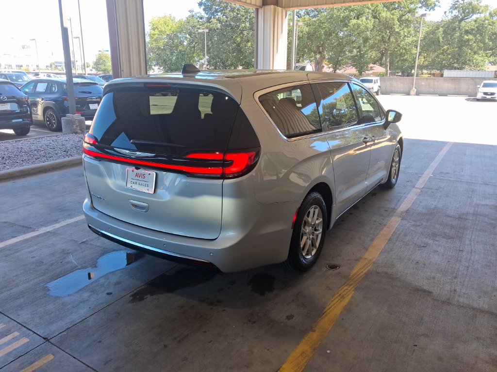 Used 2026 Chrysler Pacifica Select FWD image 7