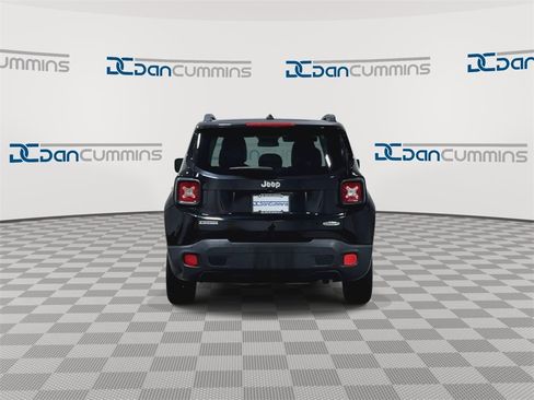 Used 2015 Jeep Renegade Latitude w/ Popular Equipment Group image 7