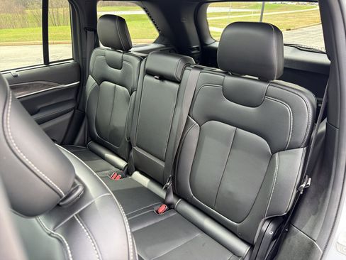 Used 2024 Jeep Grand Cherokee Limited w/ Luxury Tech Group II AWD/4WD image 37