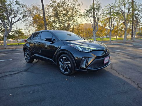 Used 2022 Toyota C-HR Limited FWD image 1