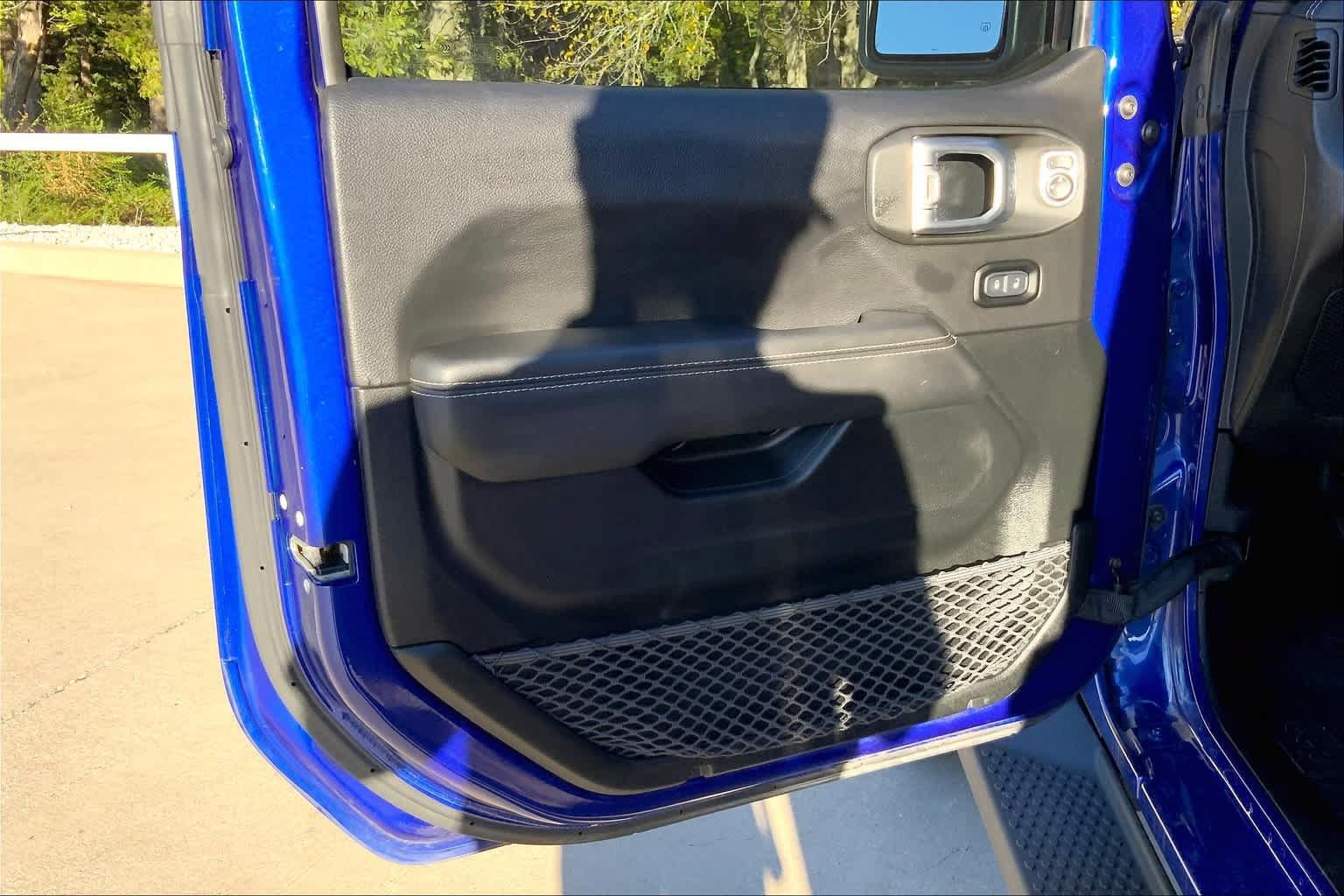Used 2020 Jeep Wrangler Unlimited Sahara AWD/4WD image 20