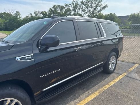 Used 2023 GMC Yukon XL SLT AWD/4WD image 19